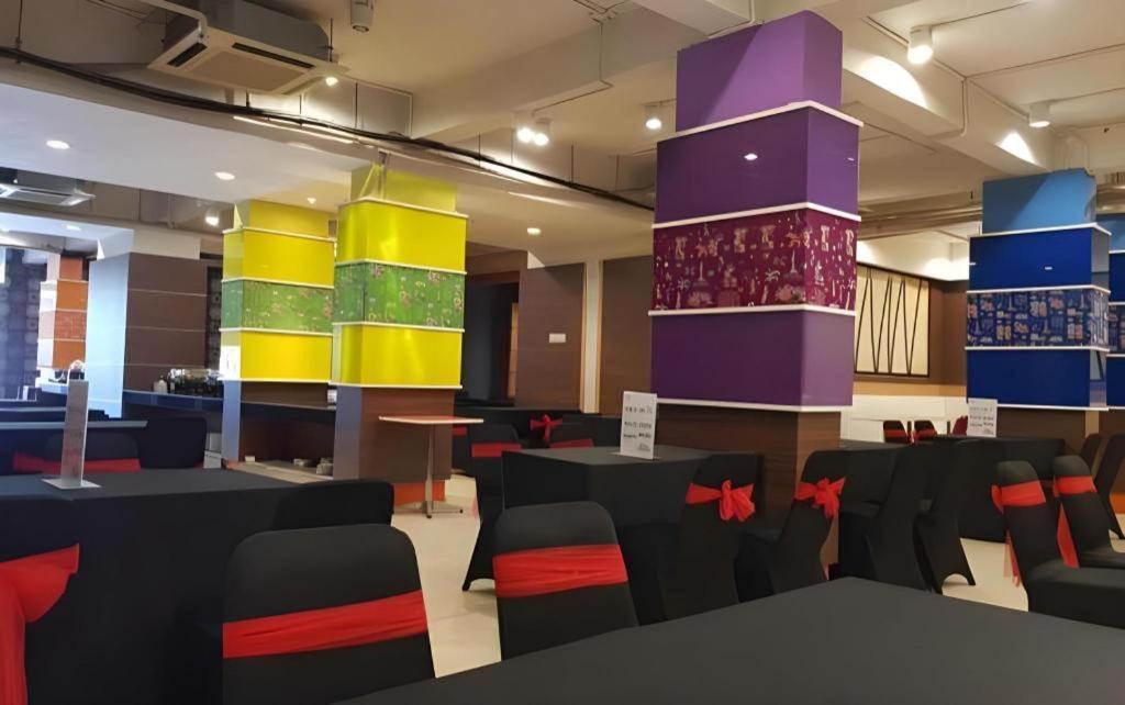 U Stay Hotel Mangga Besar ジャカルタ エクステリア 写真