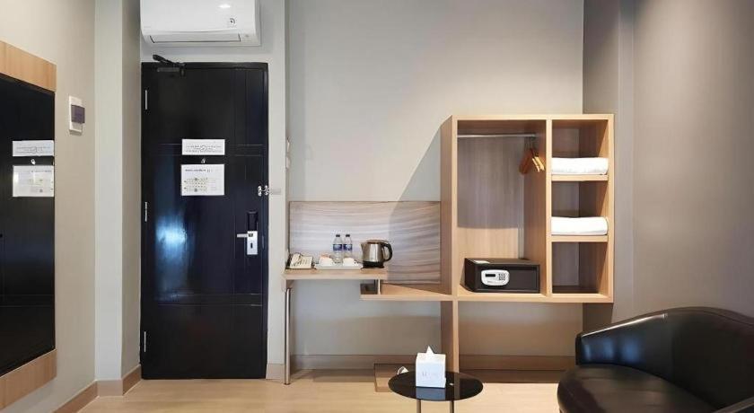 U Stay Hotel Mangga Besar ジャカルタ エクステリア 写真