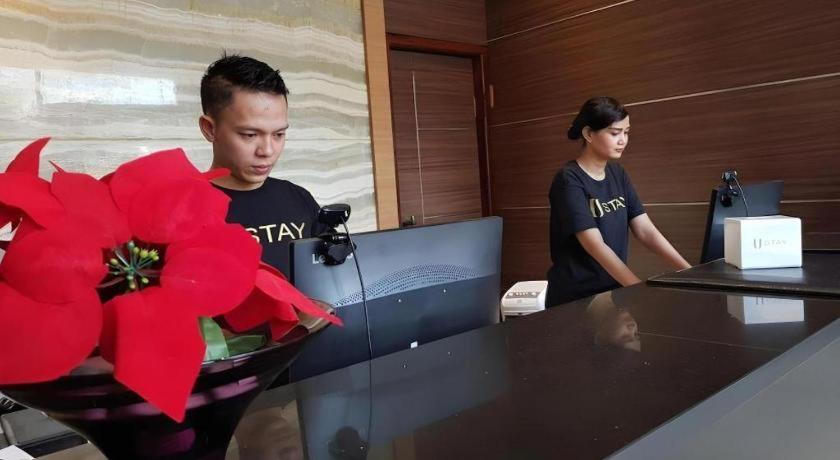 U Stay Hotel Mangga Besar ジャカルタ エクステリア 写真