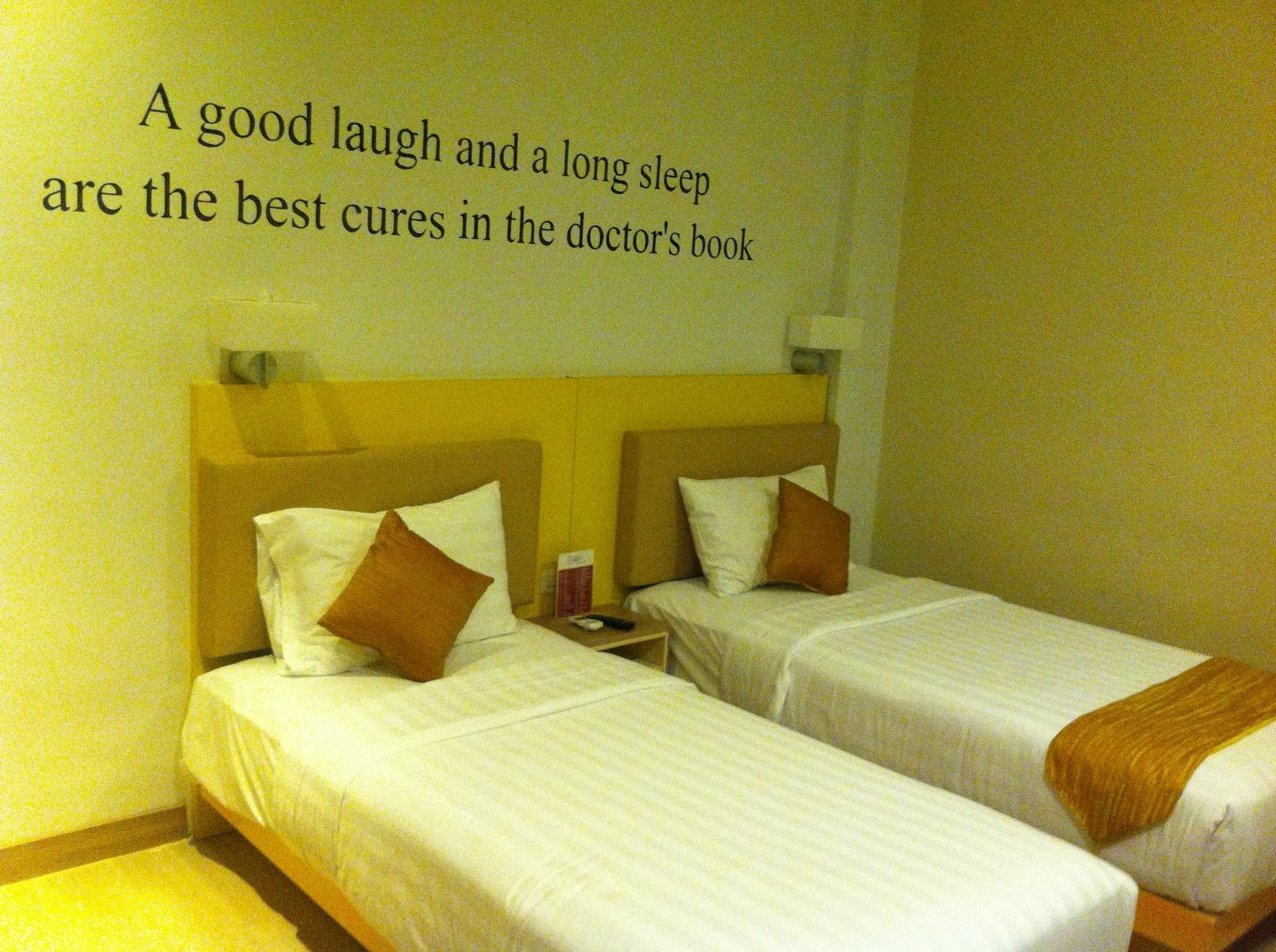 U Stay Hotel Mangga Besar ジャカルタ エクステリア 写真