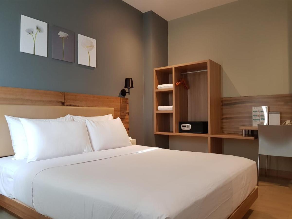 U Stay Hotel Mangga Besar ジャカルタ エクステリア 写真