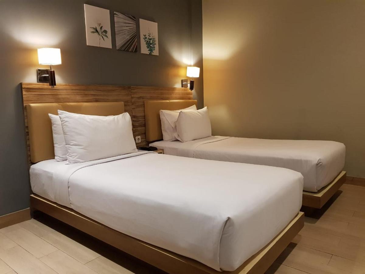 U Stay Hotel Mangga Besar ジャカルタ エクステリア 写真